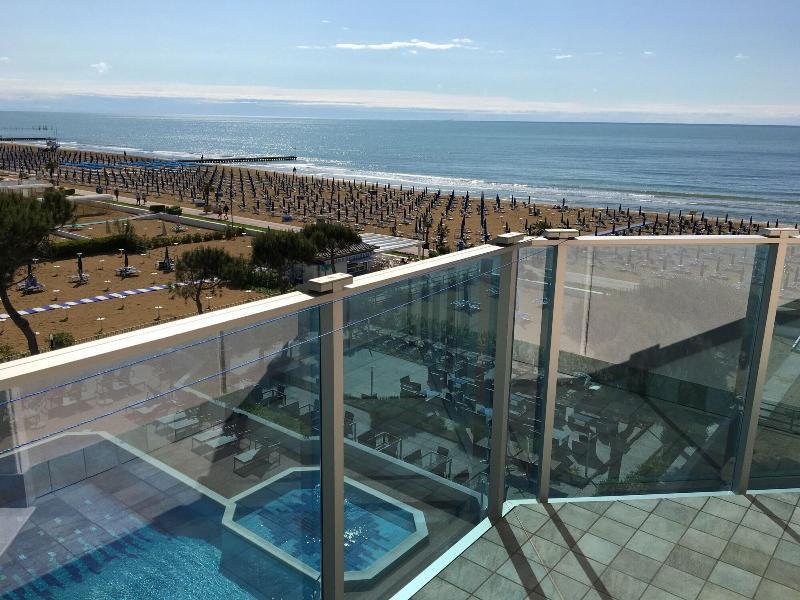 Hotel La Bussola Jesolo Extérieur photo