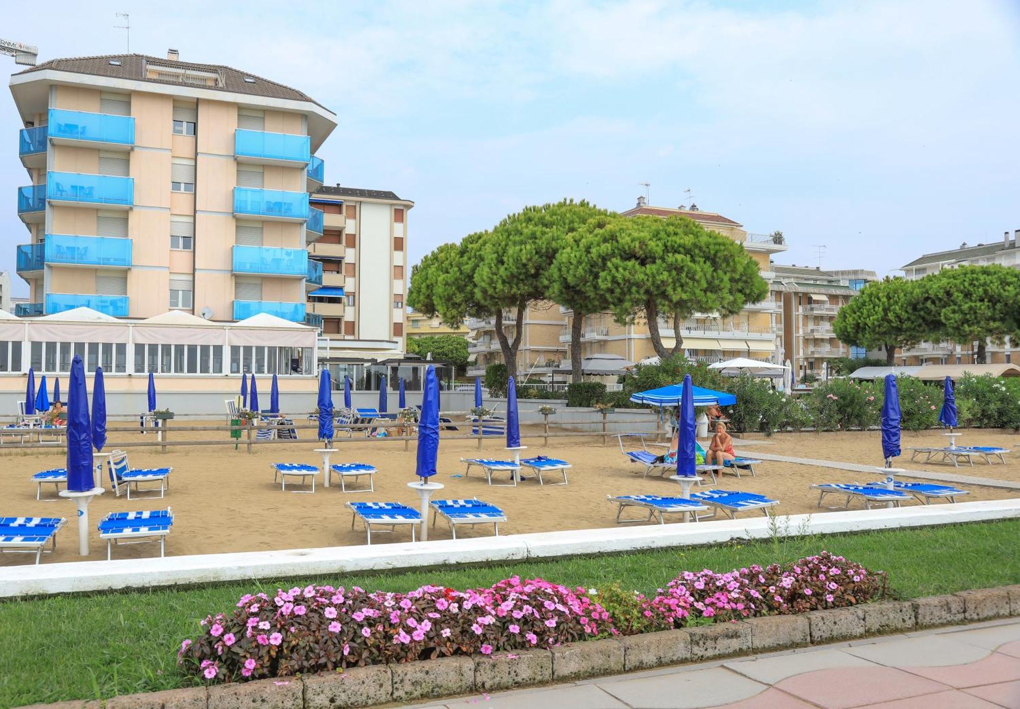 Hotel La Bussola Jesolo Extérieur photo