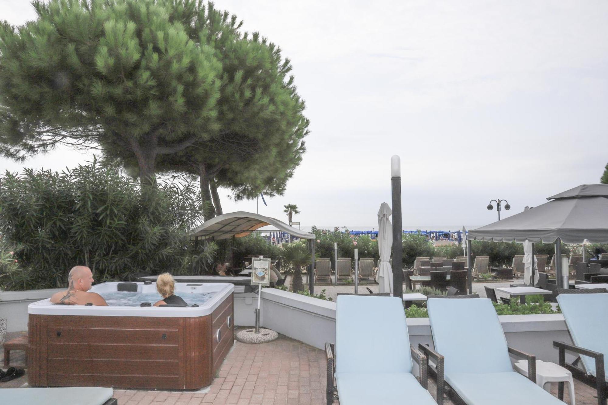 Hotel La Bussola Jesolo Extérieur photo