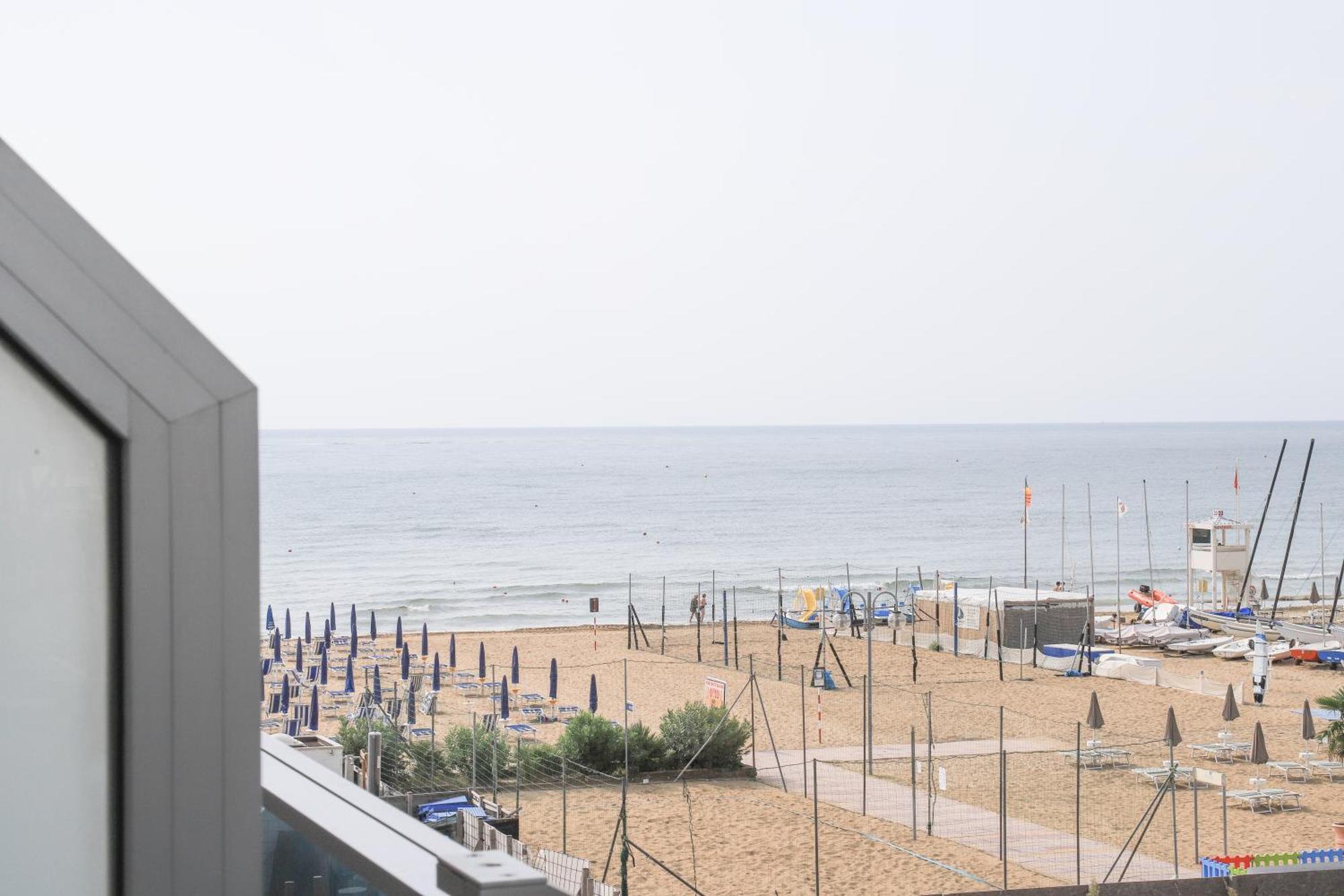 Hotel La Bussola Jesolo Extérieur photo