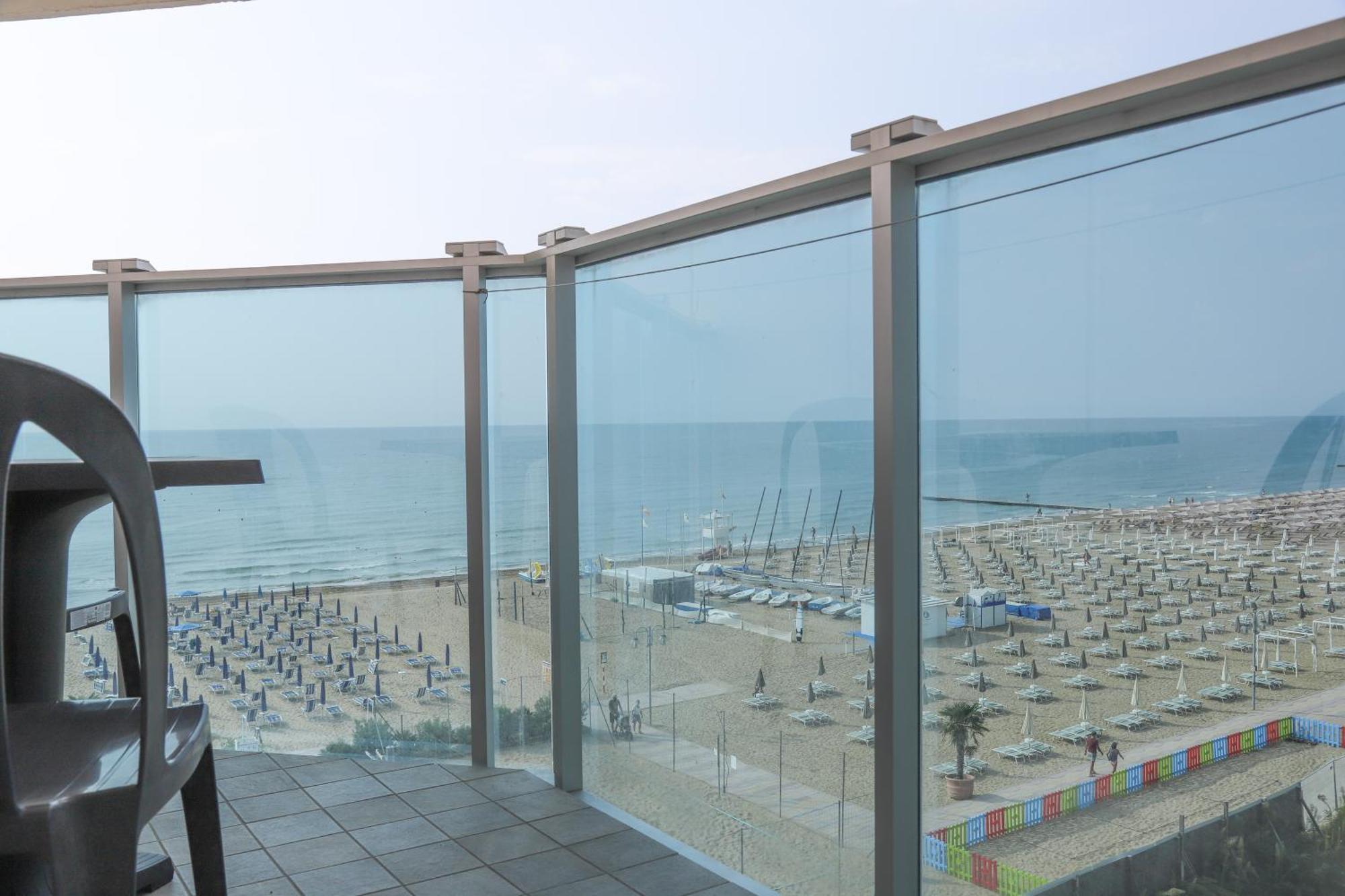 Hotel La Bussola Jesolo Extérieur photo