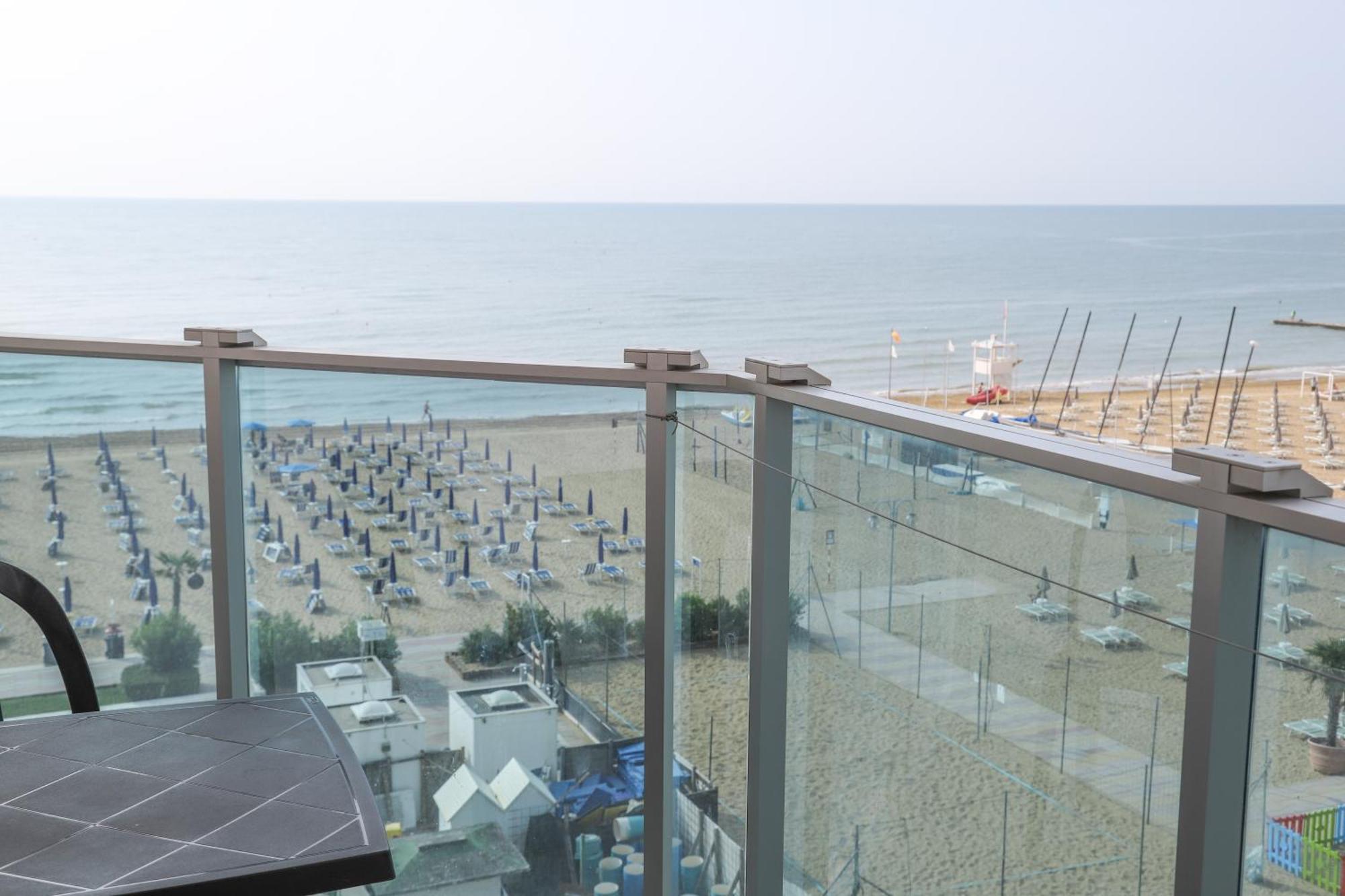 Hotel La Bussola Jesolo Extérieur photo